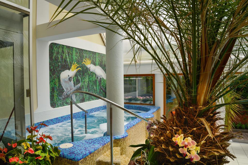 Wellness Hotel Kakadu Кестели Екстериор снимка